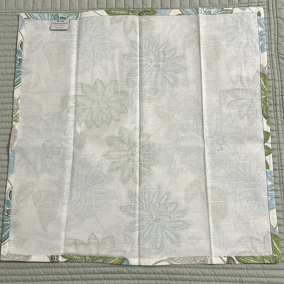 Threshold Cotton Napkins. NWOT. 20x20” - Picture 4 of 6